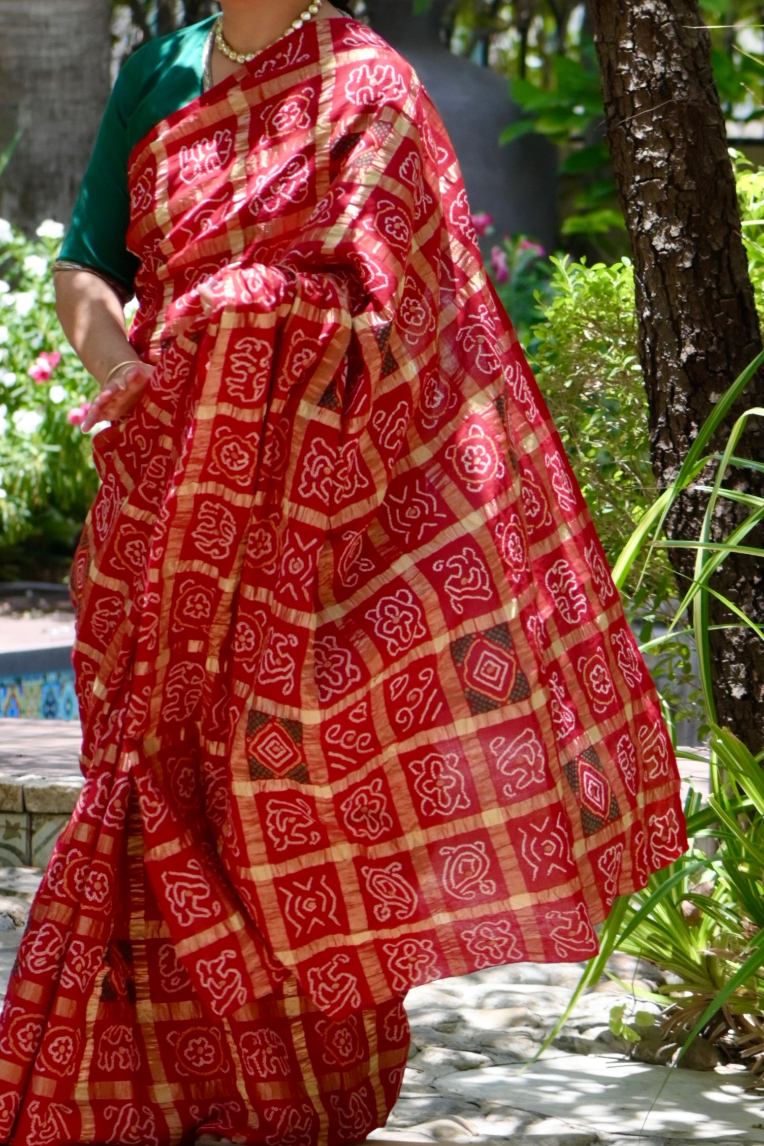 BANDHAVUN (Bright Red)