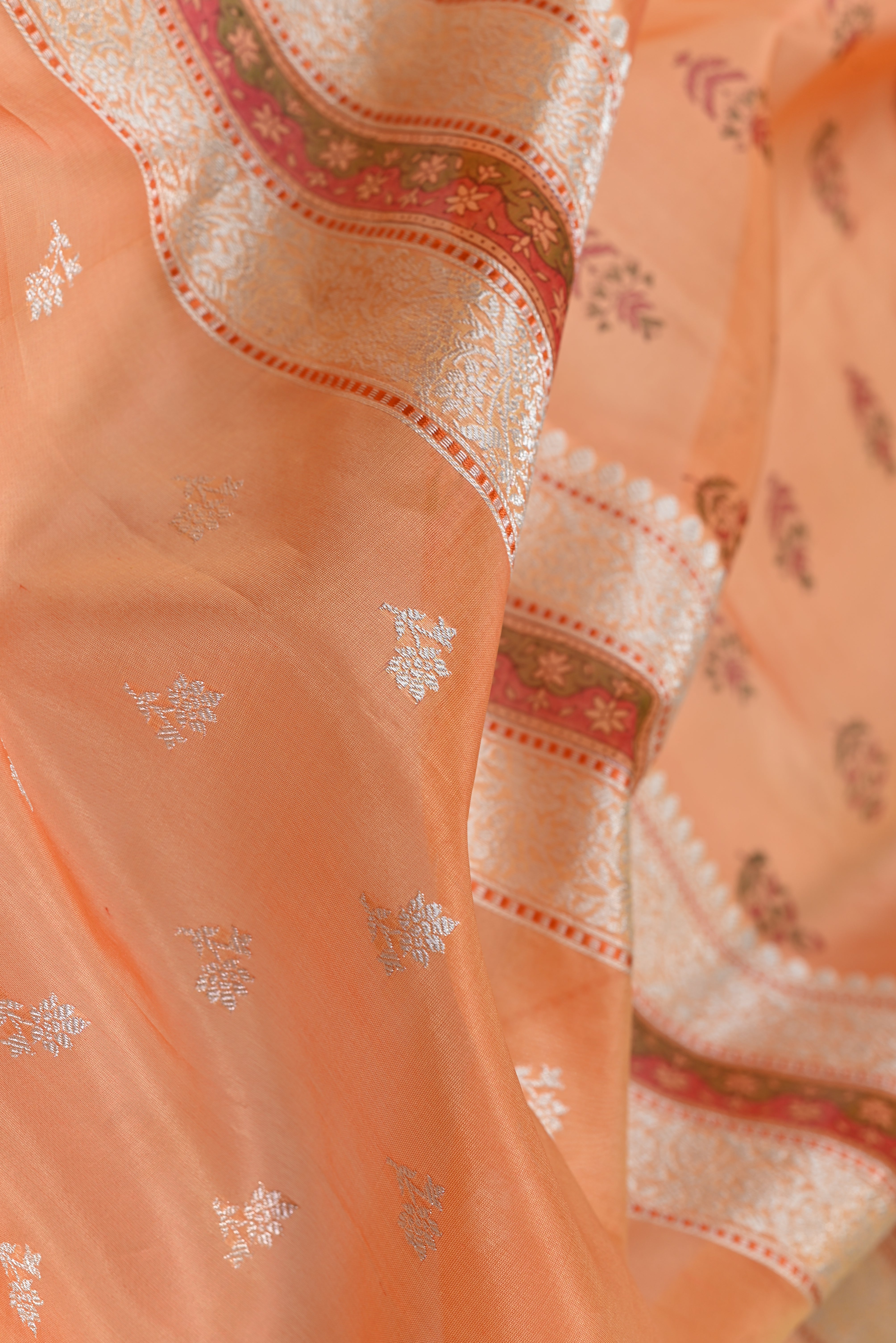 Parvai Block Printed Organza Silk Sari : Vasanthi