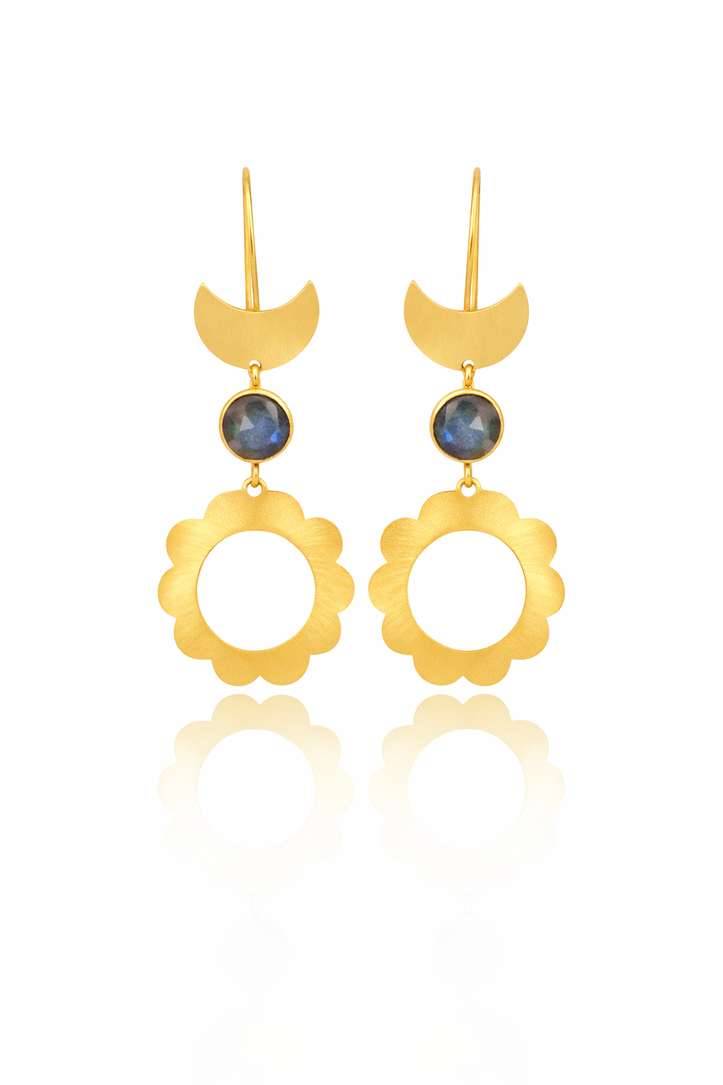 Earrings : Chandra Vana
