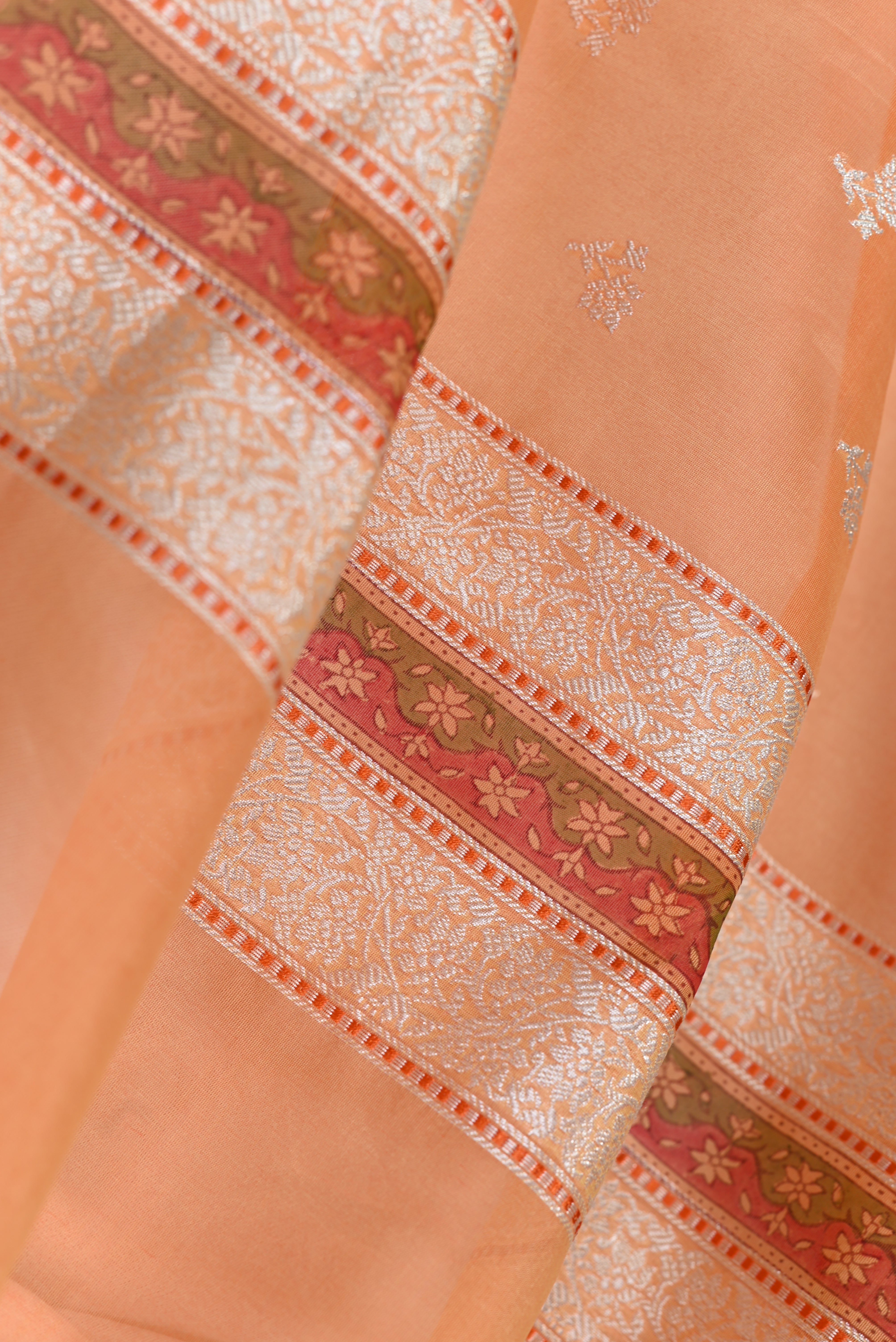 Parvai Block Printed Organza Silk Sari : Vasanthi