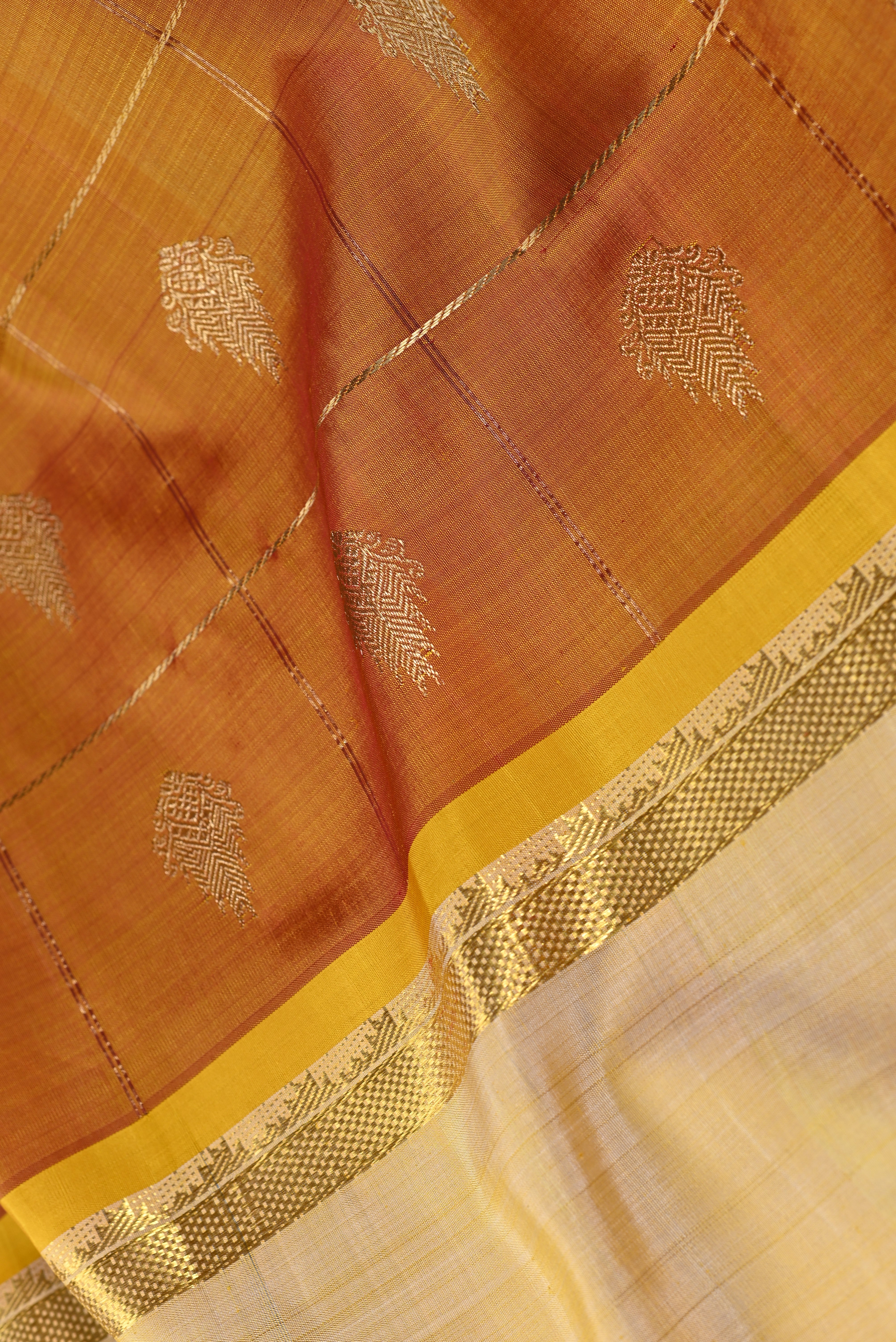 Parvai Kanchipuram Silk Sari : Shringa